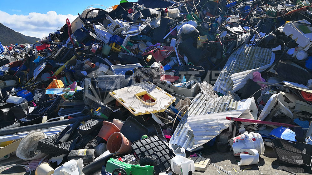 塑料瓶、塑料桶工業垃圾破碎用什么設備？核心配置與優質廠家推薦